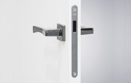 How to replace a door lock?