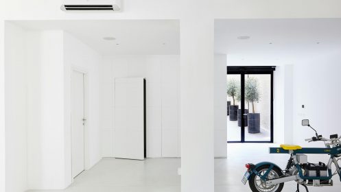 Choosing the door colour for white walls
