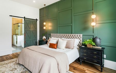 How to decorate an interior with green walls?