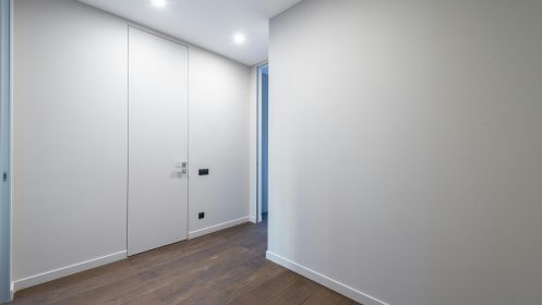 Jak wyregulować drzwi bezprzylgowe?