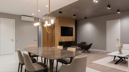 Grey walls in your home – what door colour will emphasise the character of the interior?