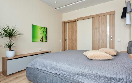 Nowoczesne drzwi do&nbsp;garderoby – inspiracje, które odmienią wnętrze